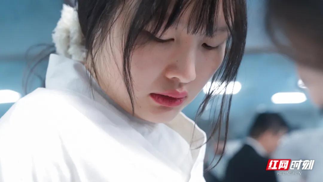 大地震救出小女孩！救災軍人「17年後娶她當老婆」網驚：一切都是註定 - 愛經驗2.0