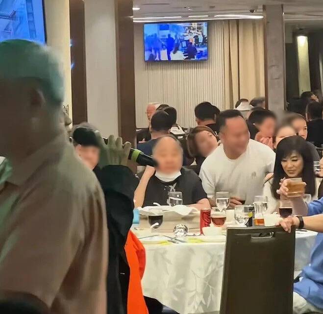 70歲資深女星活動現場遭男子靠近,她苦笑一個動作,「影片流出」網友全怒了
